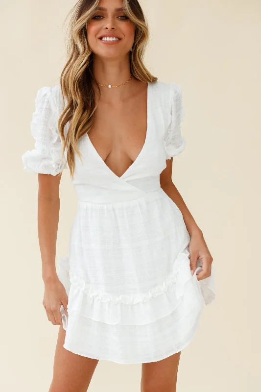 Off - the - Shoulder Women Dress for a Romantic and Feminine LookAndes Puff Sleeve Key-Hole Back Dress White