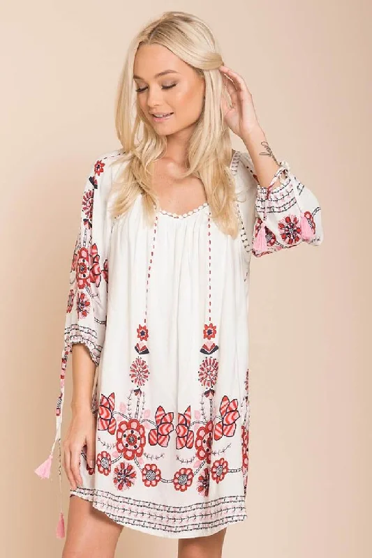 Shift Women Dress with a Simple and Classic Design for Everyday WearEllis Floral Day Dress White / Red