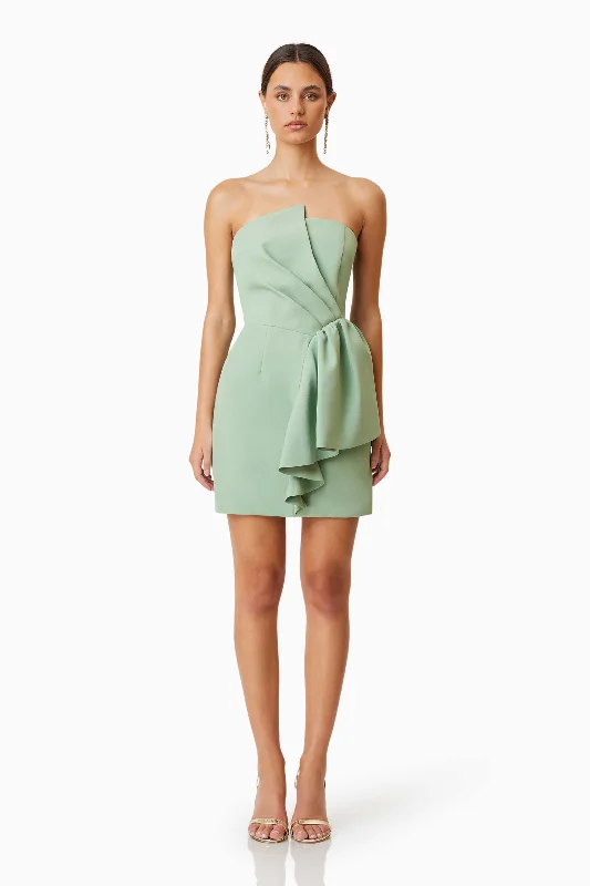 Long - Sleeve Women Dress in Velvet for a Luxurious Winter LookZuri Mini Strapless Dress In Green