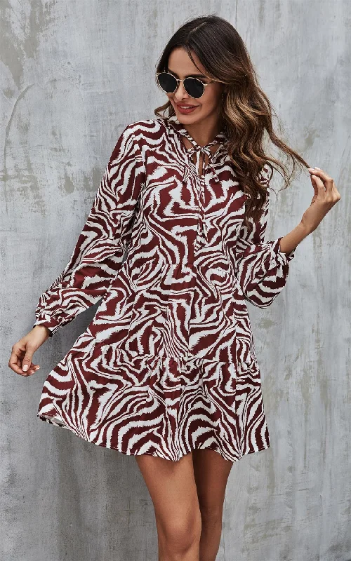 Wrap - Style Women Dress with Adjustable Fit for All Body TypesLangärmliges Kleid mit Zebra-Print in Weiß